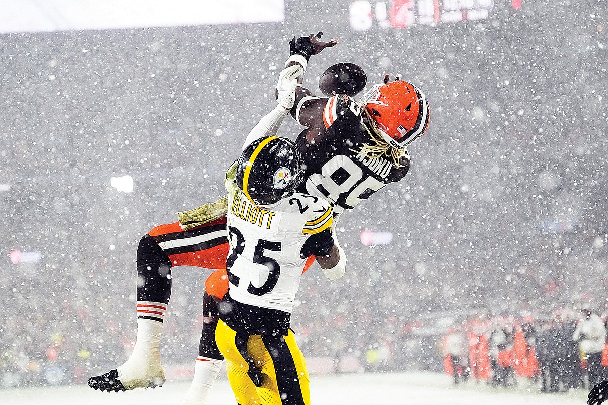 Chubb plows through heavy snow for late TD, gives Browns win vs