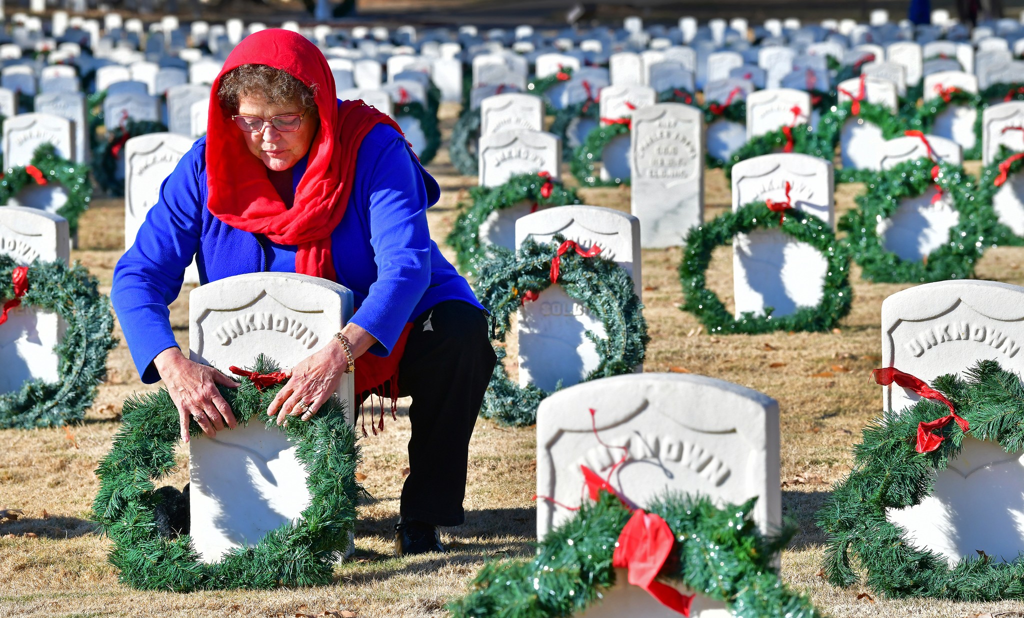 Wreaths put on graves at Little Rock to remember veterans