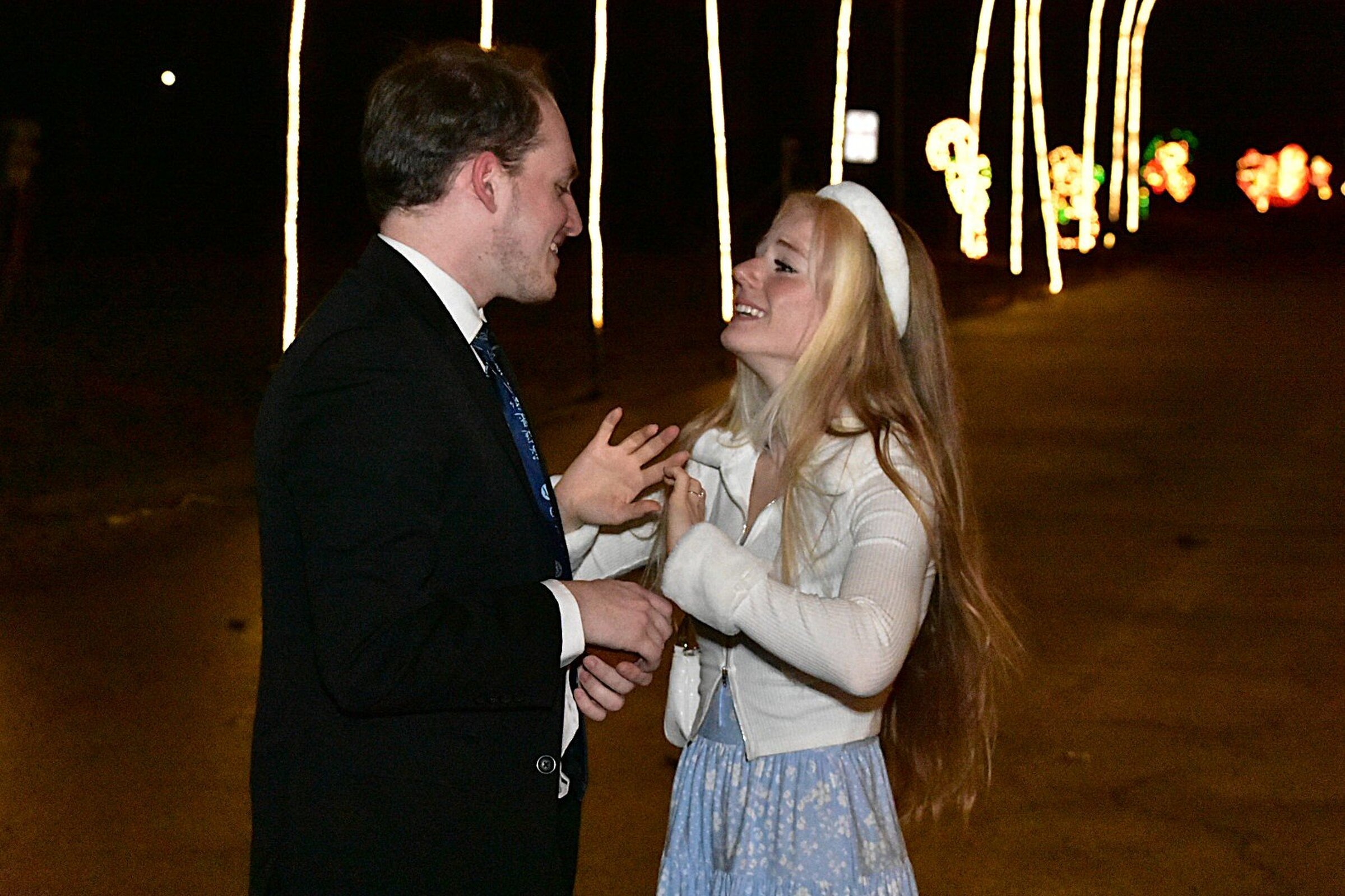 Man proposes at Pine Bluff holiday lights event