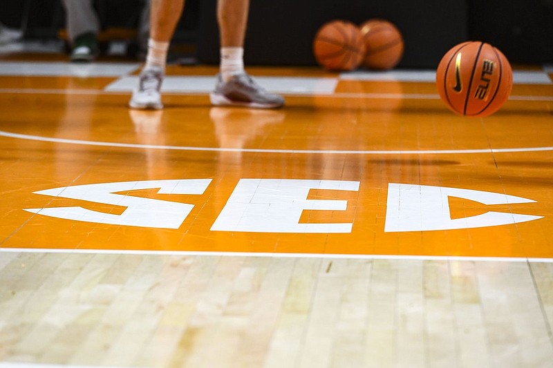 Commentary: SEC basketball diverts eyes away from SEC's football ...