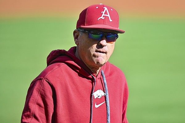 Arkansas baseball falls to No. 2 in latest poll
