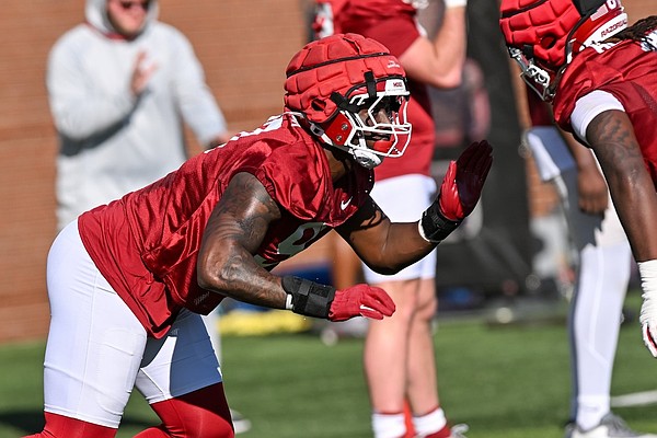 Arkansas spring football report: Quincy Rhodes' opportunity, observations from fourth practice