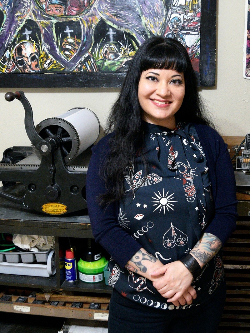 O artista de livros Keri Miki-Lani Schroeder estará em residência de segunda a sexta-feira, 31 de março a 4 de abril, na Universidade de Central Arkansas, em Conway. (Especial para o Democrata-Gazette)