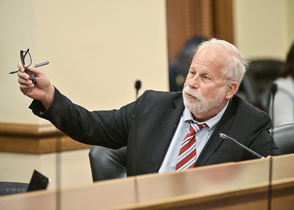 Rosenzweig steps in as attorney for chief justice
