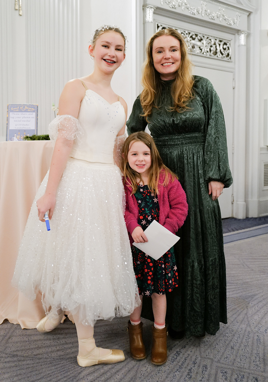 Photo by Mark Gilliland / Reagan McMillian and Olivia & Alison Sexter