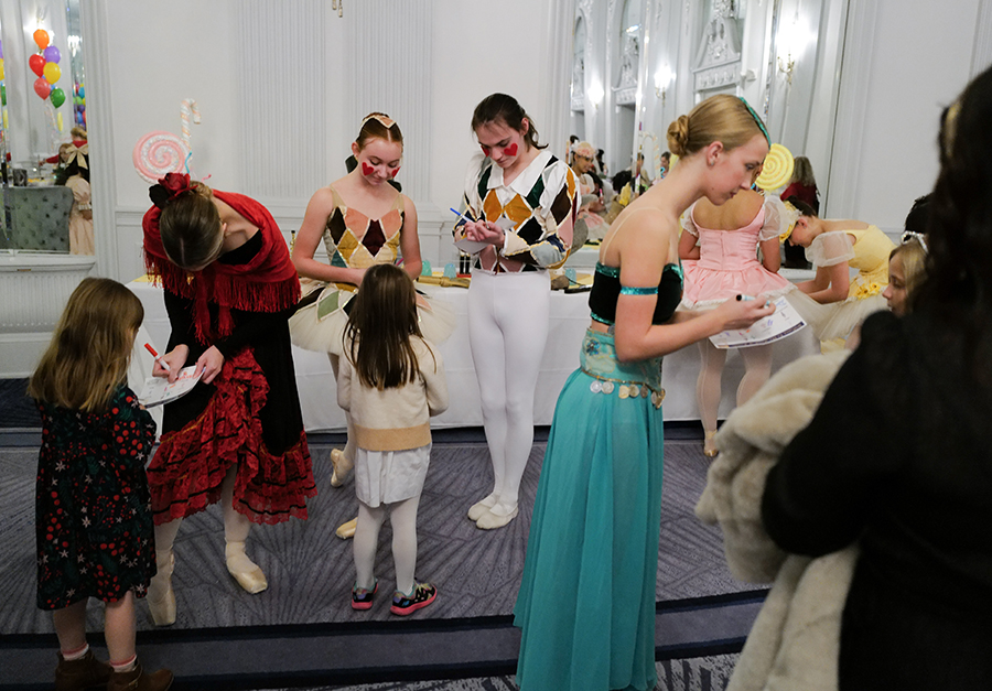 Photo by Mark Gilliland / Ballett performers sign autographs for the kids.