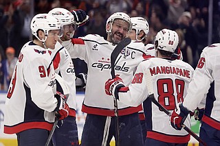 Ovechkin scores 895, passes Gretzky as NHL's top goal scorer | The