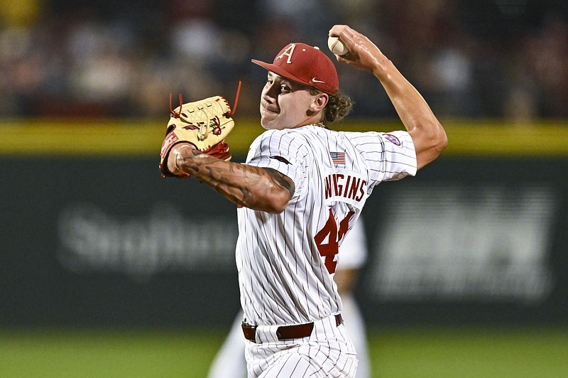 Arkansas baseball pitcher Carson Wiggins leaves game with elbow injury ...