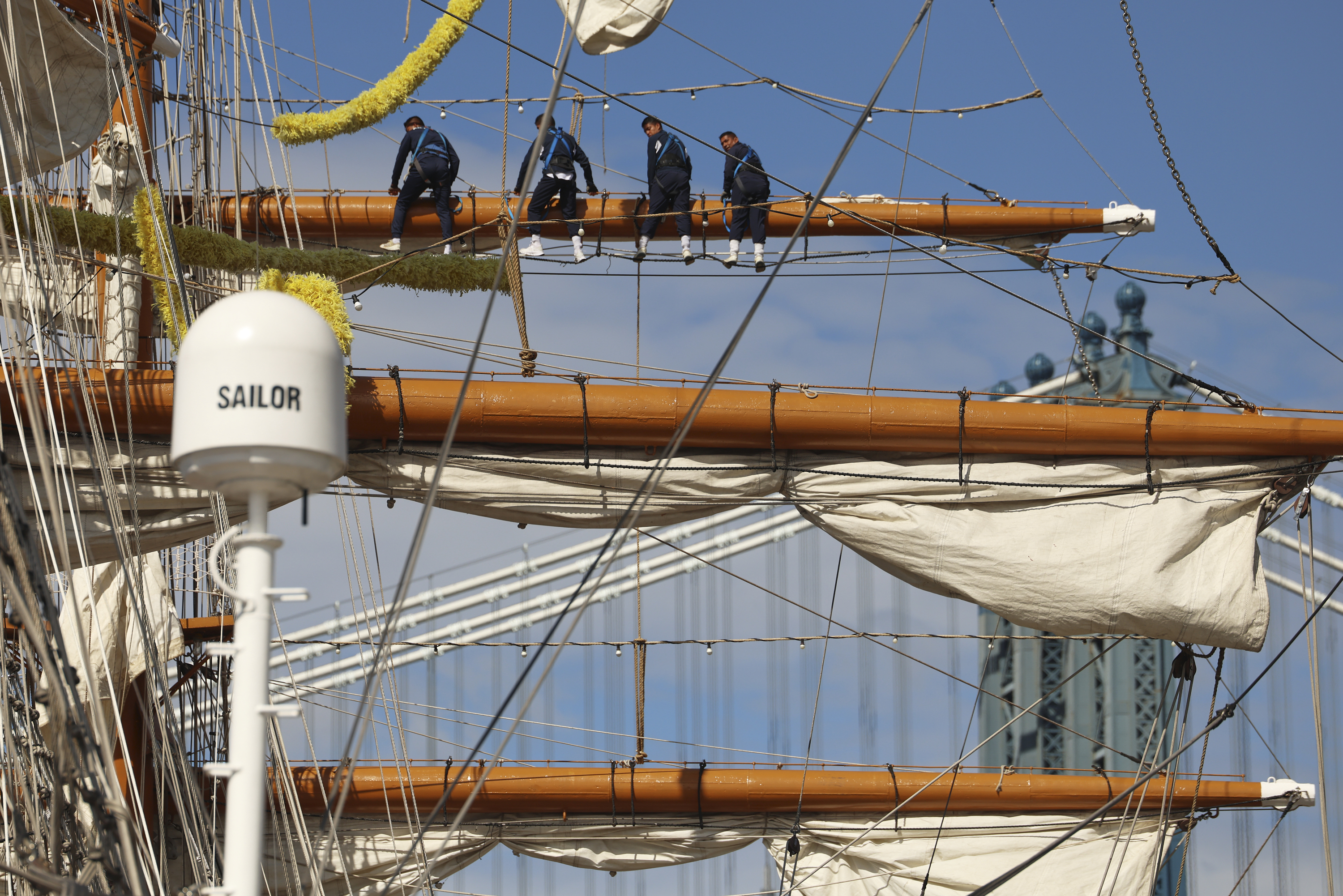 Turbulent waters may have contributed to Mexican tall ship's crash