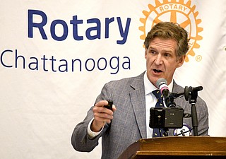 Chattanooga mayor urges localism in speech to business leaders ...