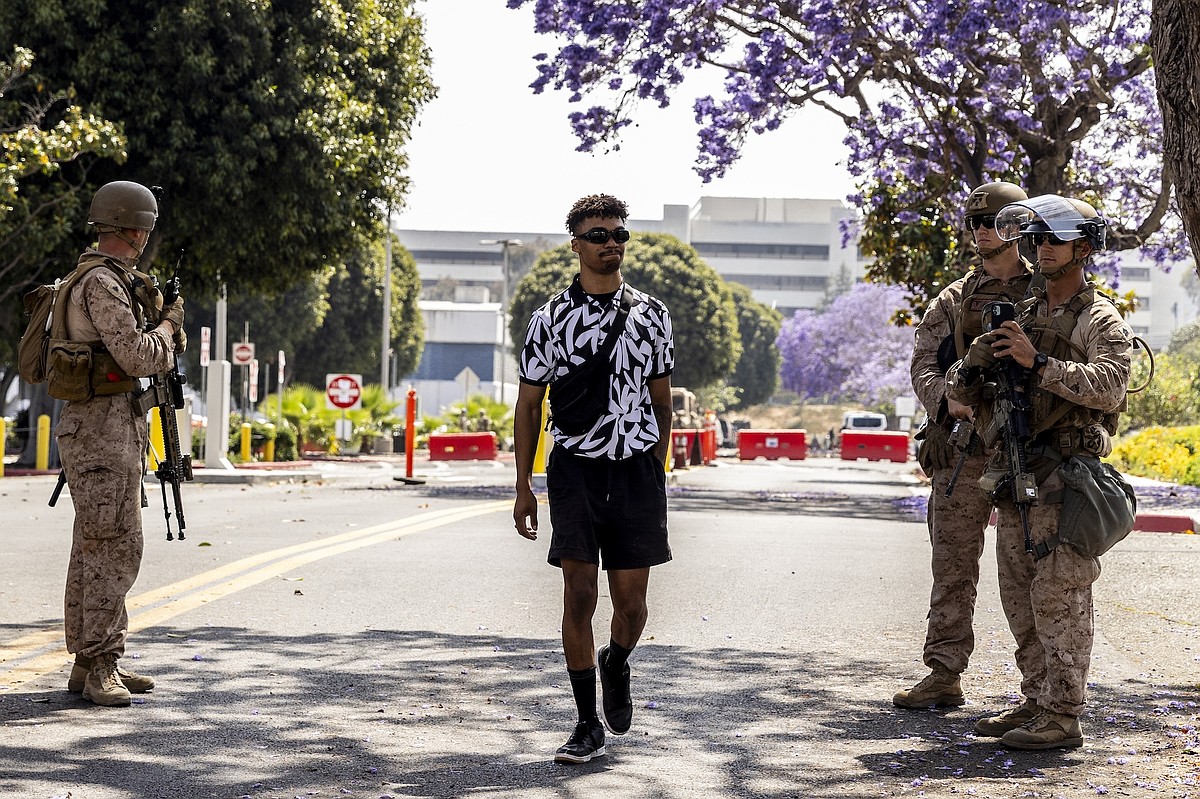 Jacob Mathis Usmc Marines temporarily detain man while guarding LA federal building ...