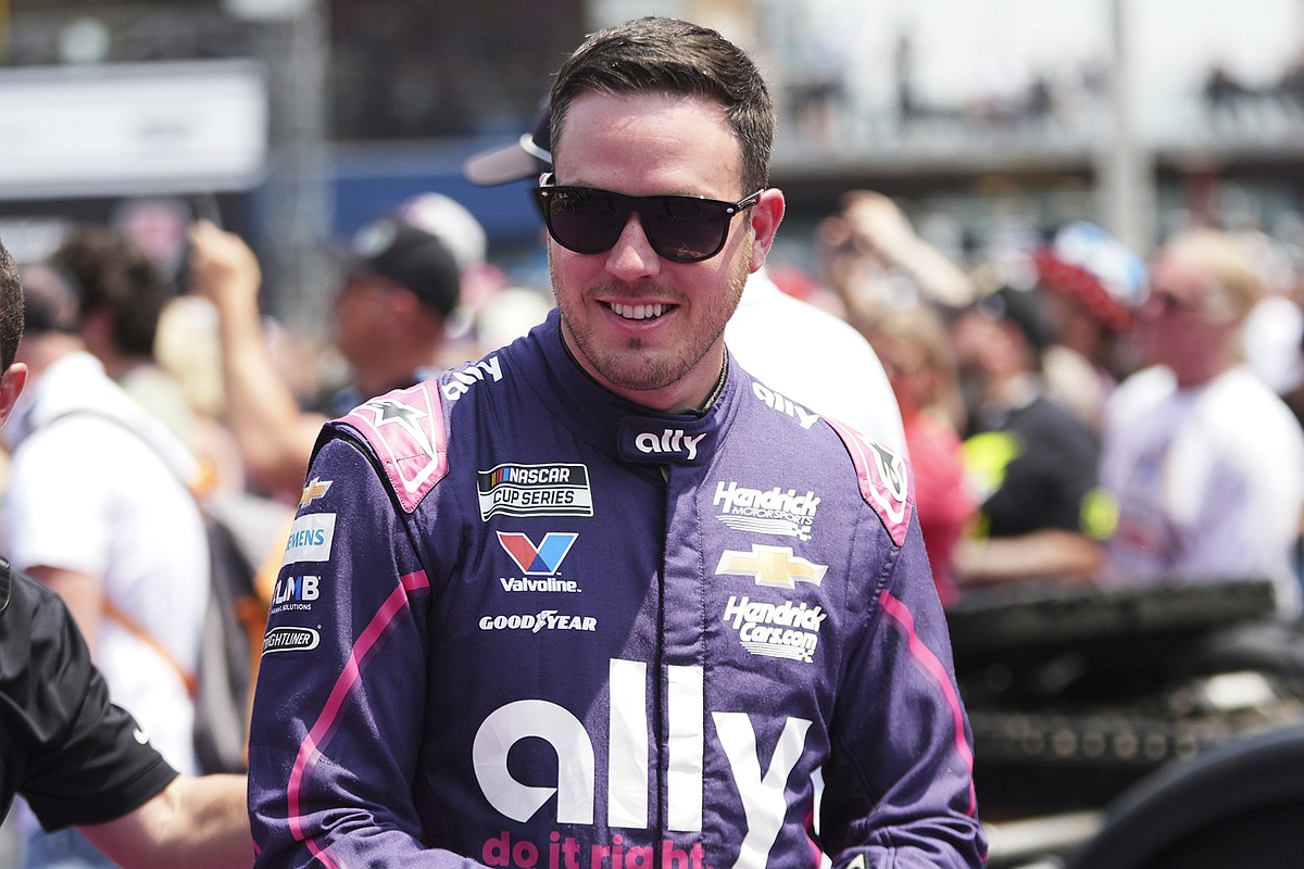 Bowman looks for second straight NASCAR win in Chicago