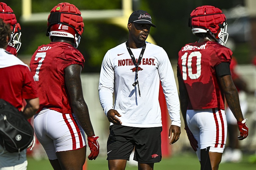 Arkansas DC Williams touts Razorbacks’ depth at linebacker | The ...