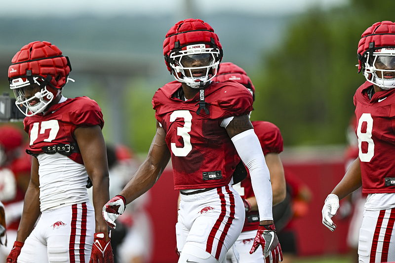 New-look Arkansas football secondary embracing 'we and us' mentality | Whole Hog Sports