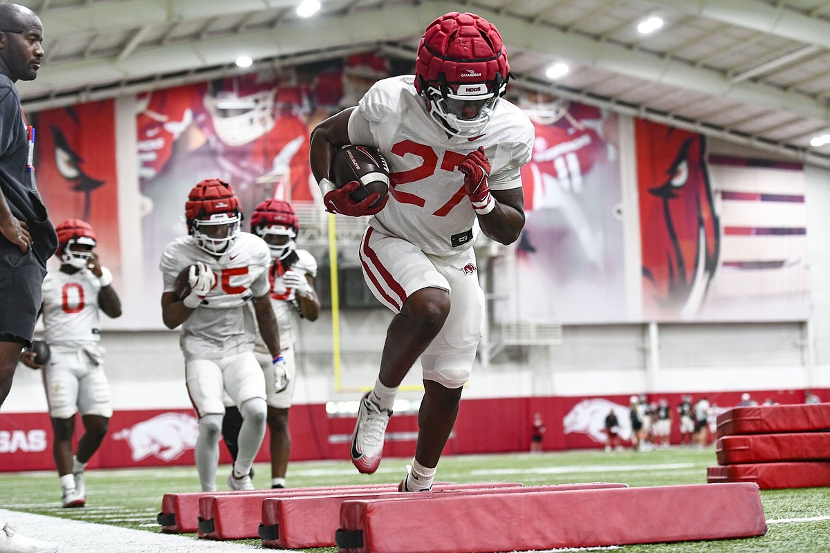 Arkansas Razorbacks Player Arkansas Razorback RB Settles, a three-time champ at Parkview, adjusts ...