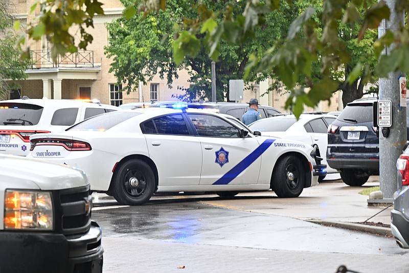 Police resond to a report of an active shooter Monday, Aug. 25, 2025 at the University of Arkansas campus. (NWA Democrat-Gazette/CALEB GRIEGER)