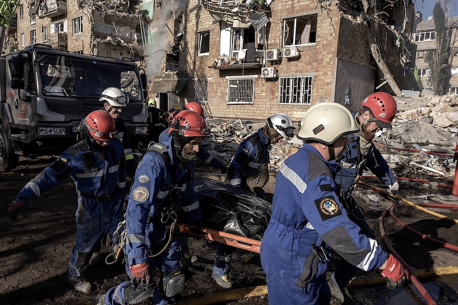 2 weeks after Trump talks, Russia bombards Kyiv, killing at least 18