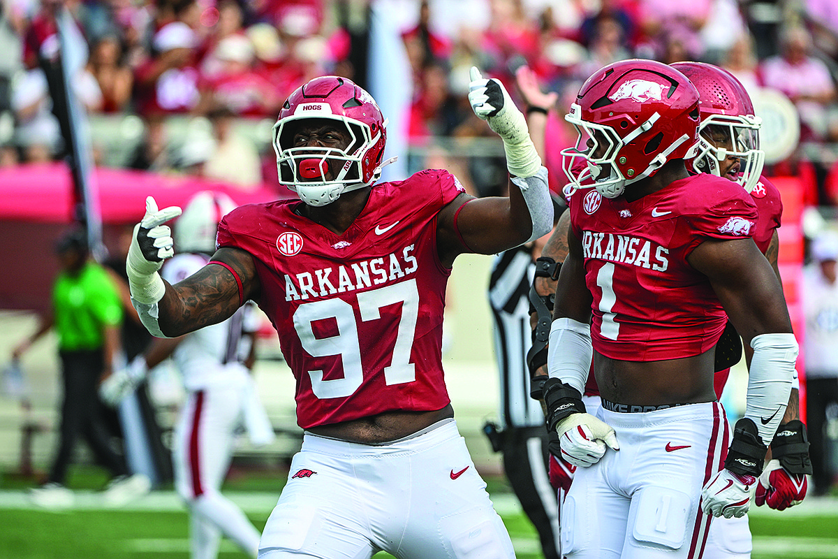 Razorbacks hogtie Red Wolves in Little Rock | El Dorado News