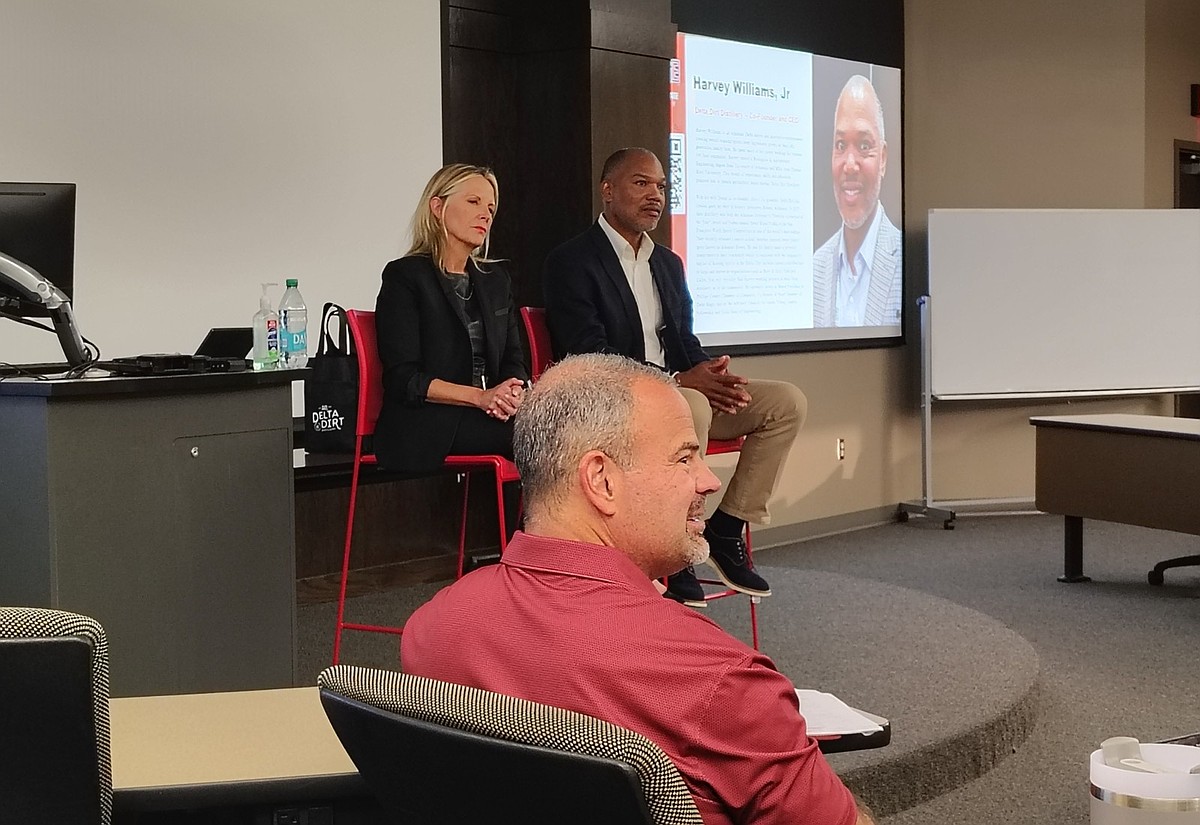 Chancellor at Arkansas State returns to classroom, coteaches course on