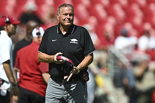 Arkansas fires Pittman, promotes Bobby Petrino to interim head football ...