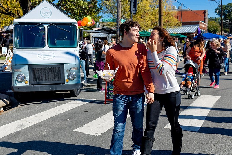 ENTERTAINMENT: Fiesta en SoMa, HarvestFest set; library to grandly reopen 2 Food trucks and a dog show are a part of Hillcrest HarvestFest this weekend along Kavanaugh Boulevard in Little Rock's Hillcrest neighborhood.
(Special to the Democrat-Gazette)