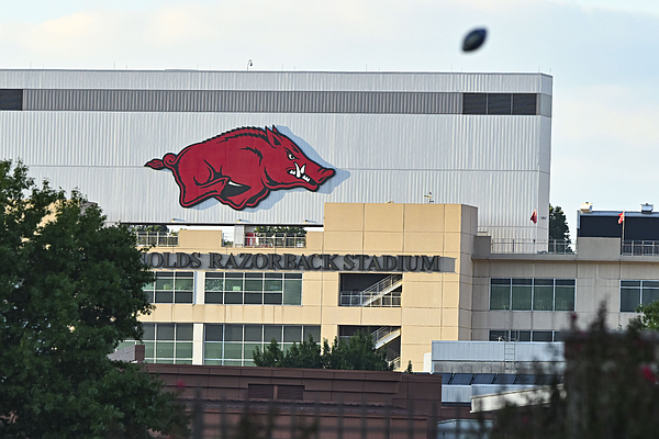 Arkansas football commit Victor Lincoln reopens recruitment