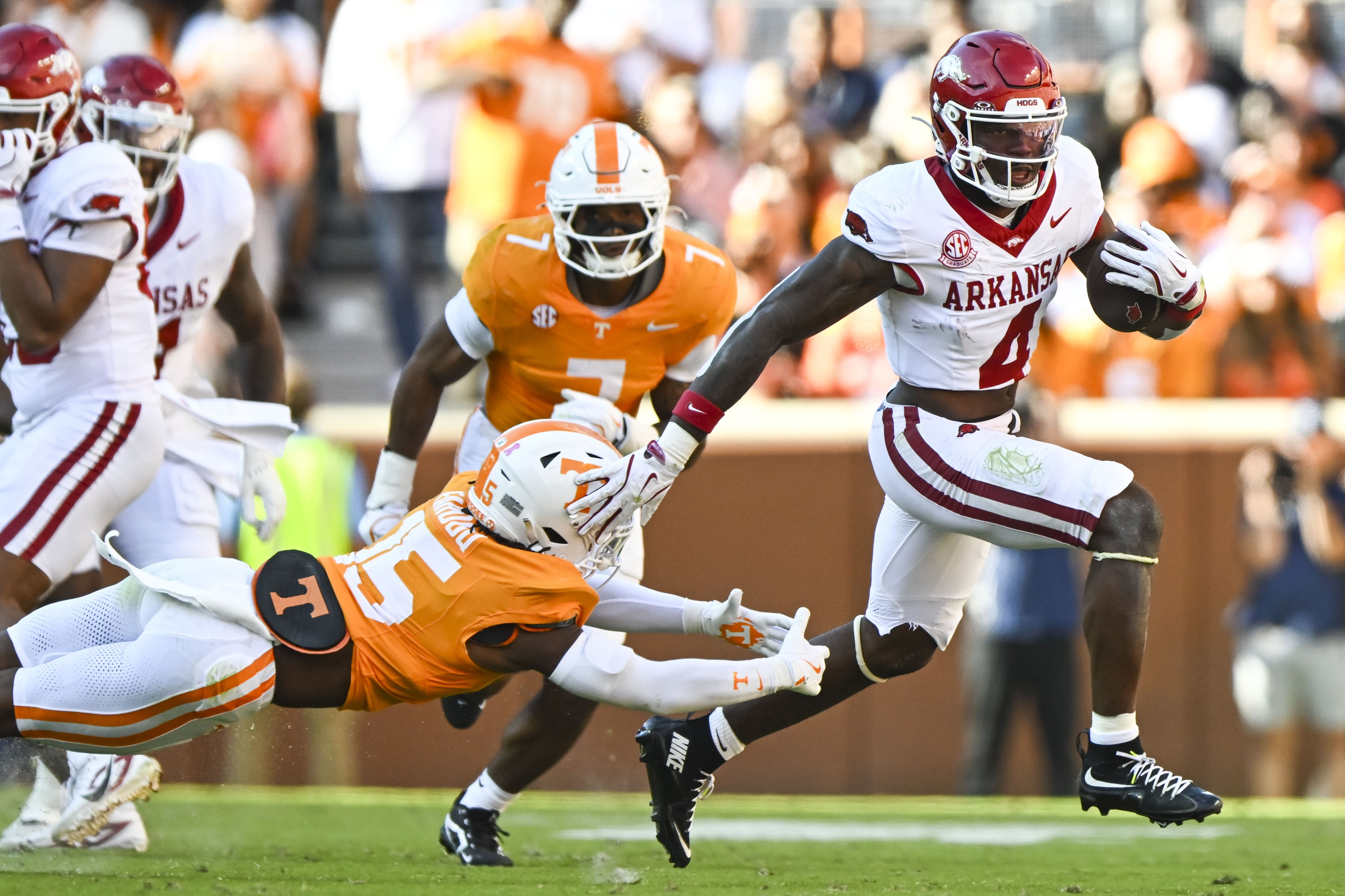 Despite losing effort, Arkansas running back Mike Washington backs talk  against Tennessee | Whole Hog Sports