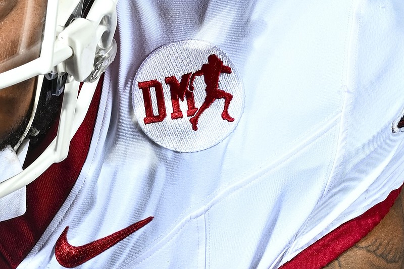 How Arkansas football's No. 5 jersey patch honoring Darren