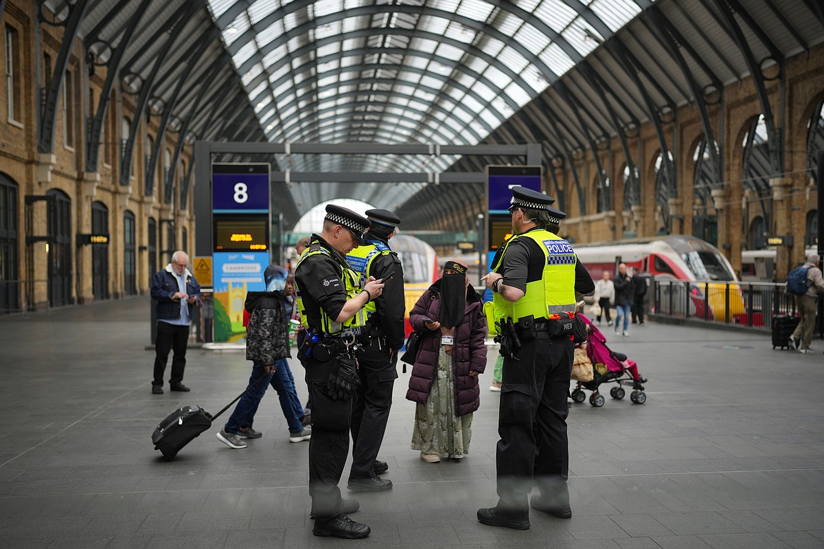 UK police charge man with attempted murder over train stabbing that ...
