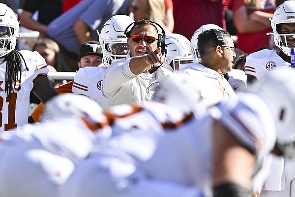 Arkansas football notebook: Texas coach attempts to set record straight ahead of rivalry game