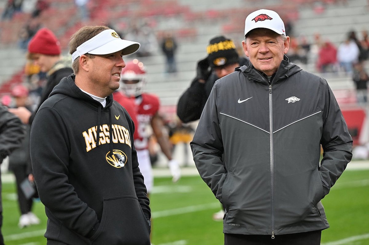 LIVE SCORE UPDATES & ANALYSIS: Arkansas football vs. Missouri