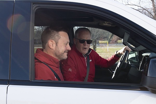 WATCH: Arkansas football coach Ryan Silverfield arrives at Drake Field