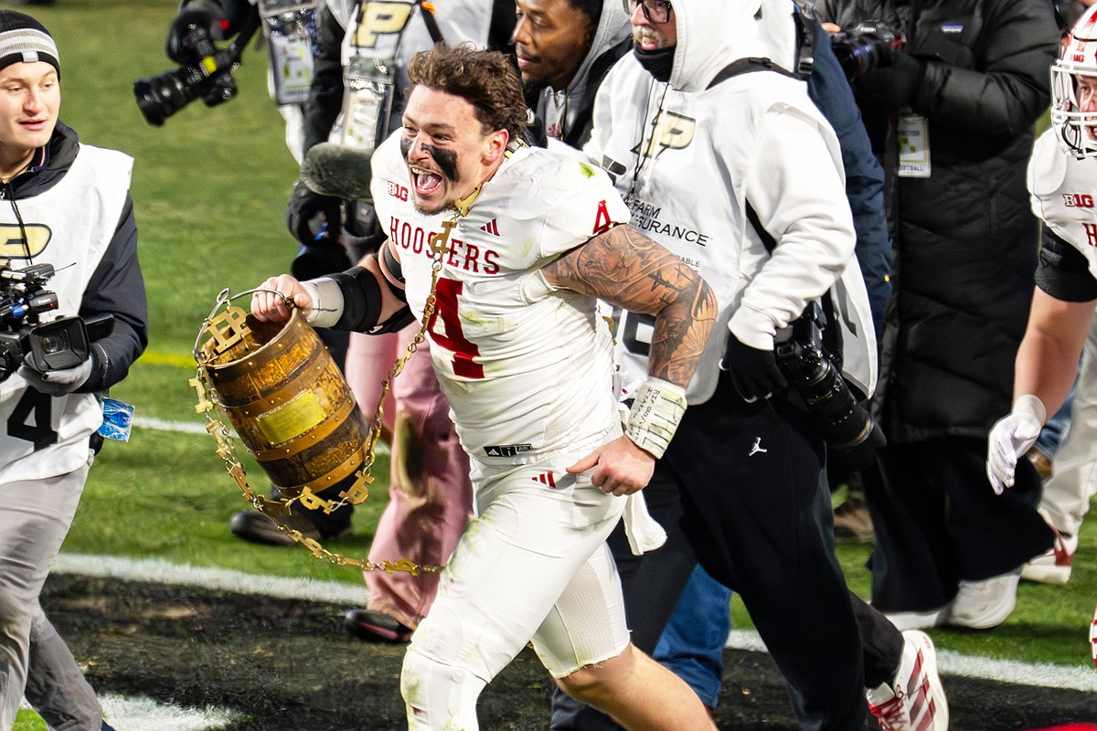 Georgia up to No. 3 behind Ohio State, Indiana in Top 25 shuffle