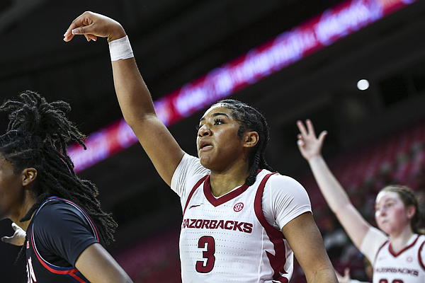 Arkansas women's basketball guard Harmonie Ware intends to enter transfer portal