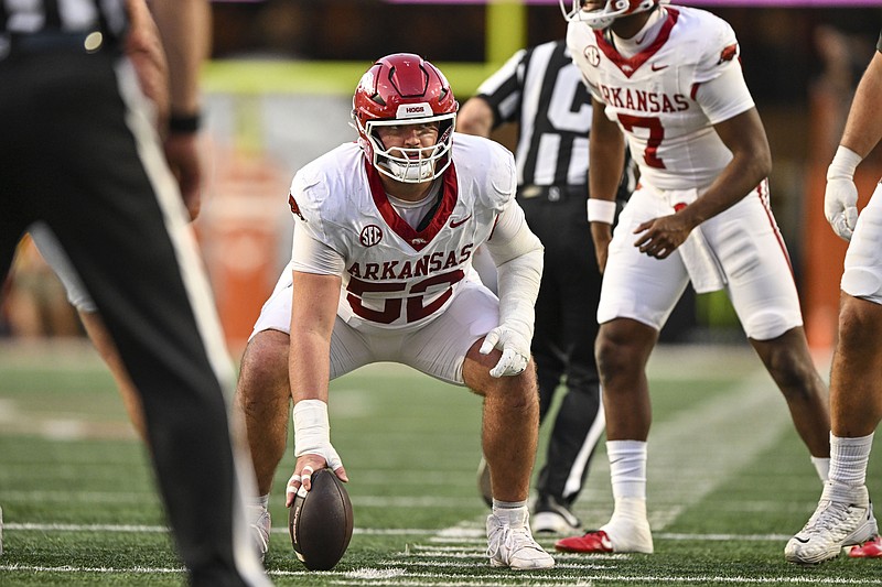 2 Arkansas football offensive linemen announce returns for 2026 season ...