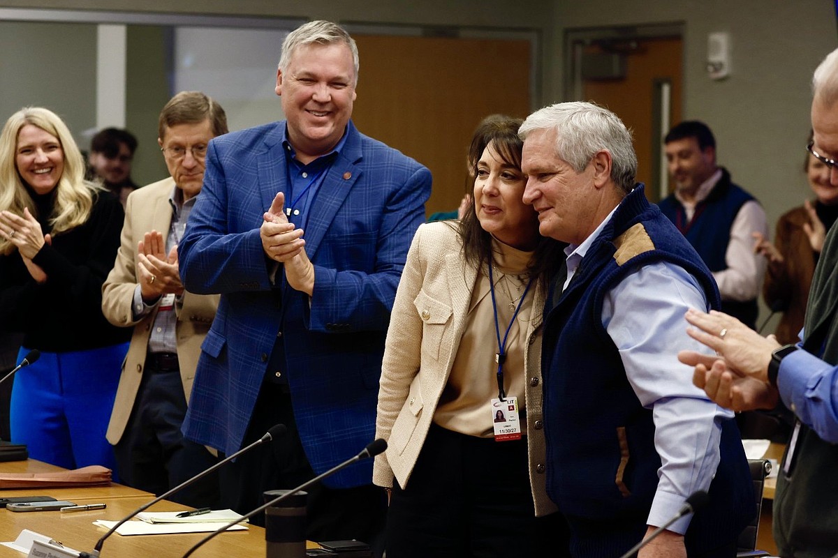 Suzanne Peyton promoted to executive director of Little Rock airport