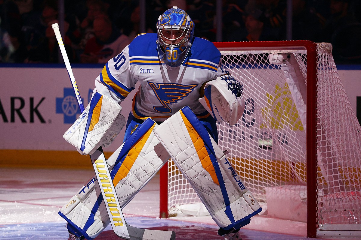 Mailloux, Luff get first goals of season, Blues beat Blackhawks 3-2