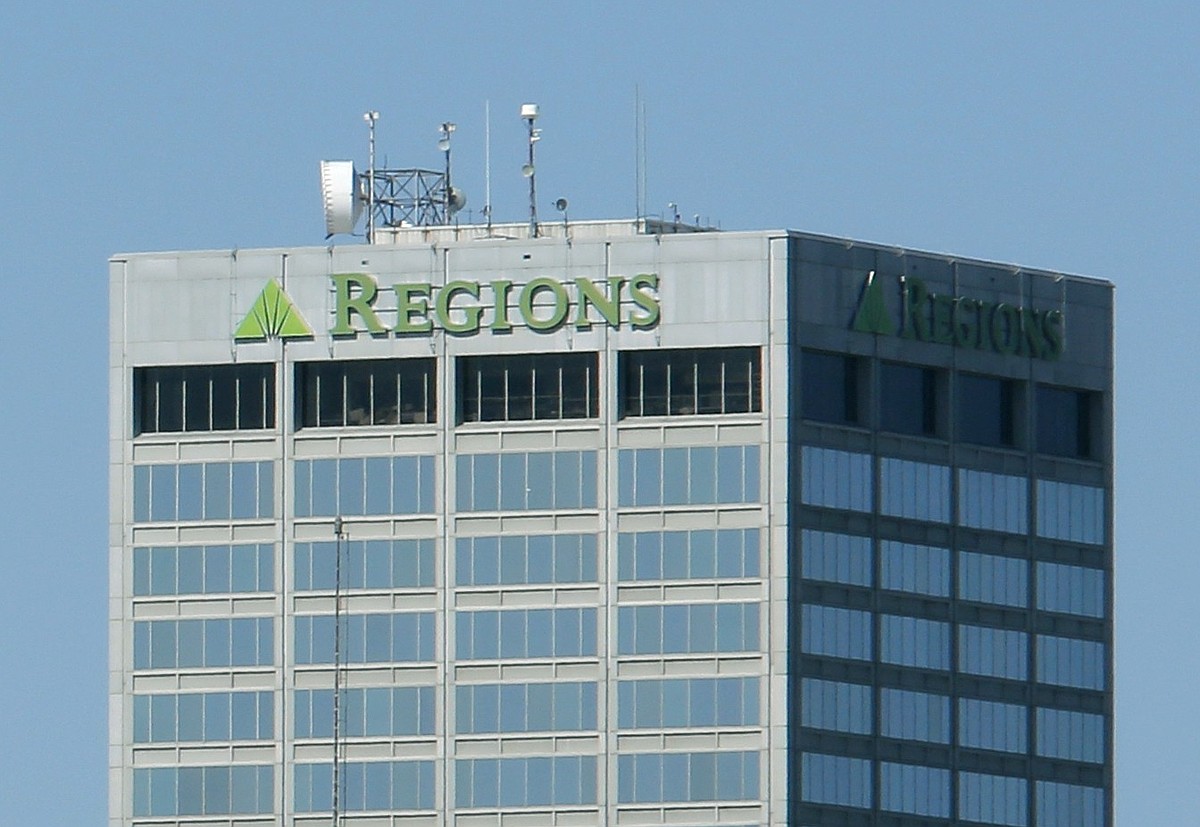 arkansasonline.com - Sydney Sasser - Little Rock's Regions Center sells to Texas real estate firm | Arkansas Democrat Gazette