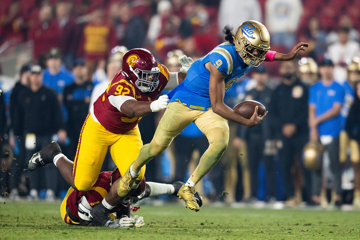 USC defensive lineman Carlon Jones commits to Arkansas football