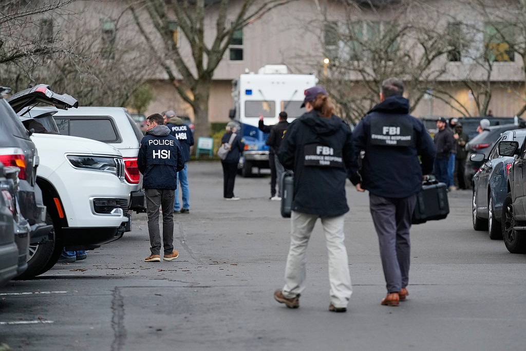 U.S. immigration officers shoot, wound 2 people in Oregon, authorities say