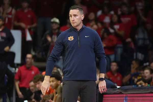Arkansas basketball at Auburn: How to watch and listen, betting line, what to know