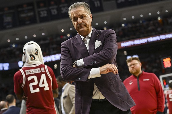 Arkansas basketball slips 2 spots in latest AP Top 25