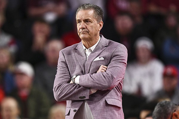 Arkansas basketball falls again in latest AP Top 25