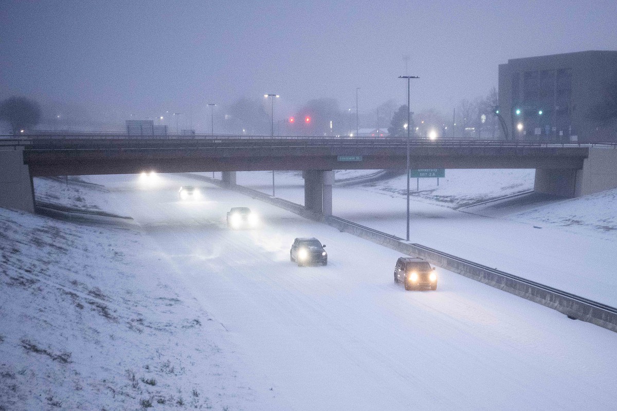 No major shutdowns, accidents reported on Arkansas highways after overnight winter preciptiation covers much of the state