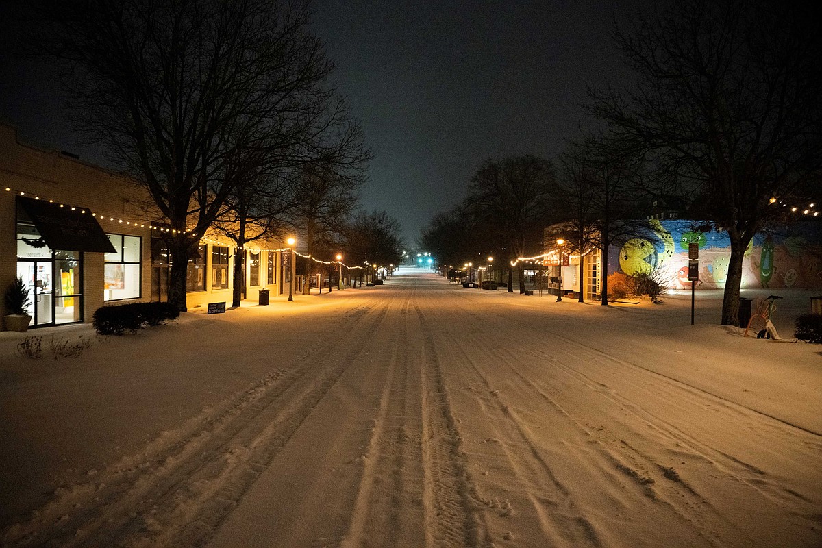 Second wave of overnight winter weather covers Arkansas roadways early Sunday