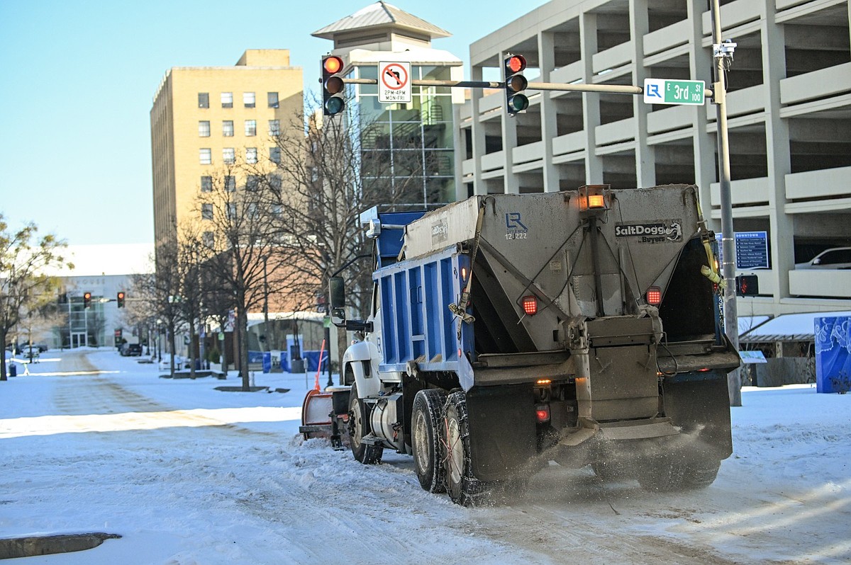 Crews continue clearing Central Arkansas’ residential streets after winter storm