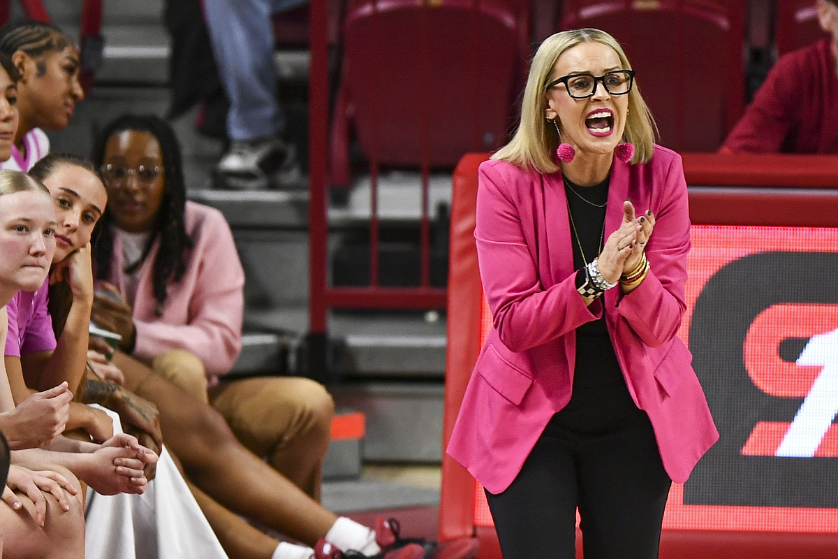 Arkansas women's basketball hopes to play spoiler at No. 14 Ole Miss