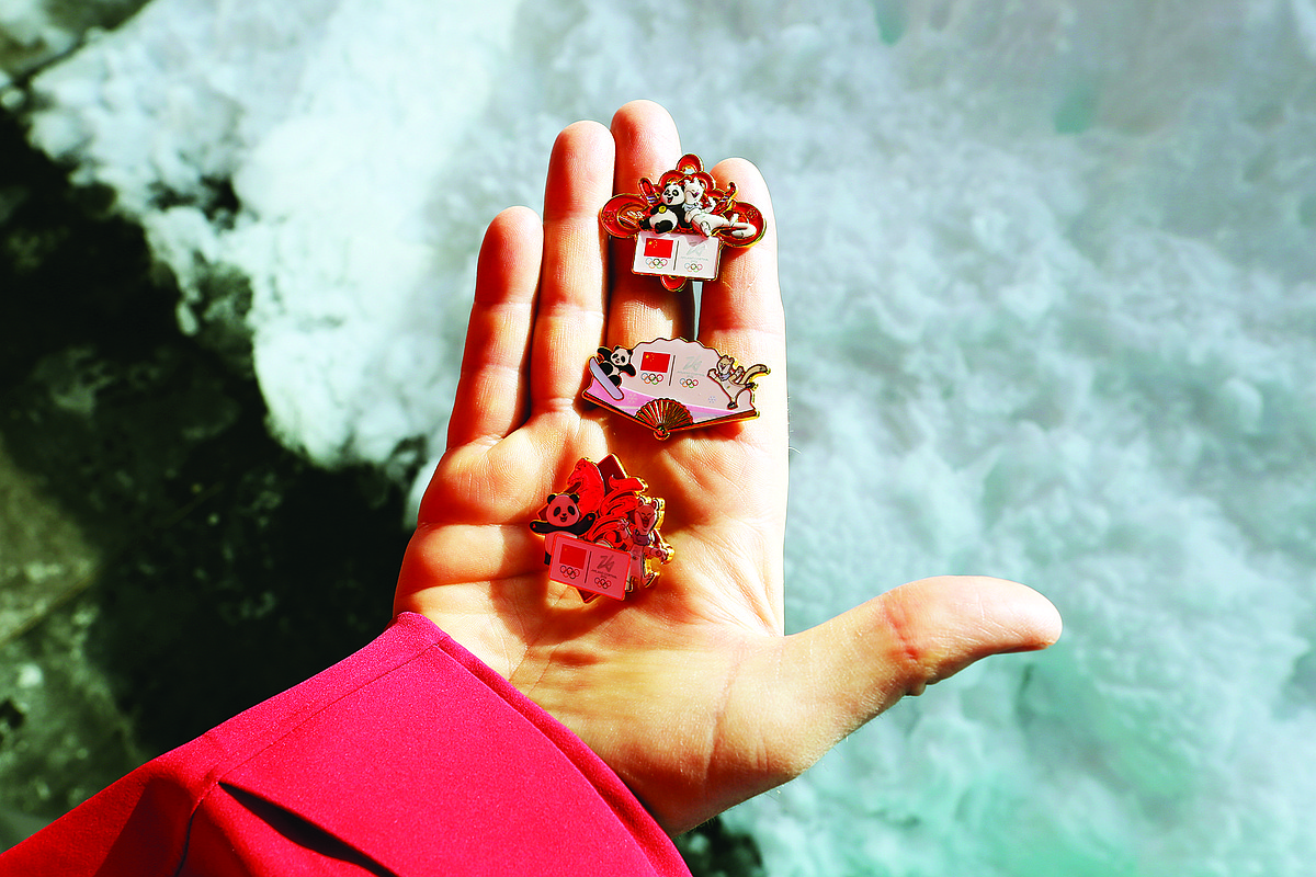 Milan’s pin mania has collectors running between landmarks and swarming a trading center