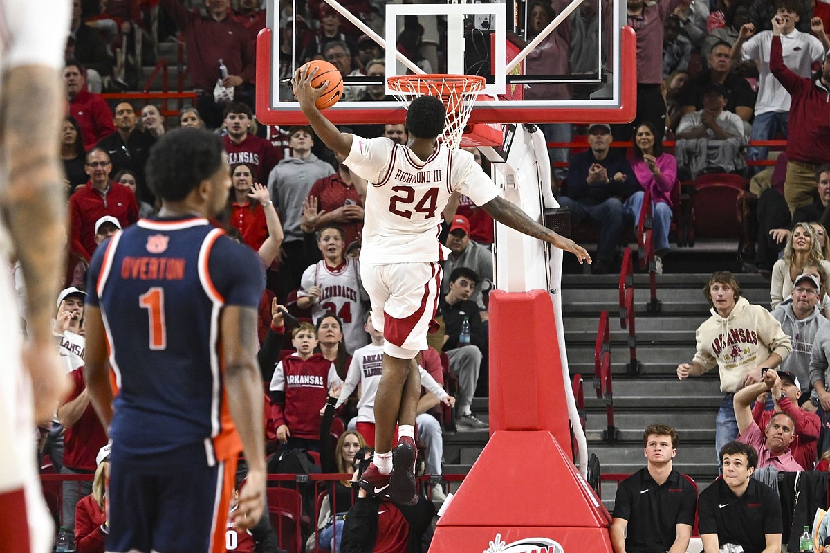Arkansas overpowers Auburn; Richmond has career-high score