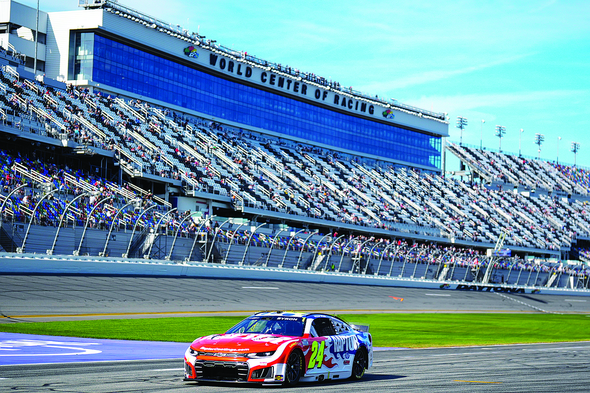 Battered car forces Byron into a backup for his Daytona 500 three-peat bid | Jefferson City News-Tribune